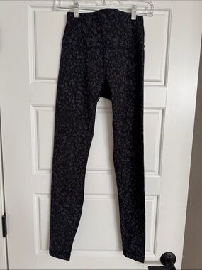 Lululemon Black Print High-Waist Leggings
Size 6